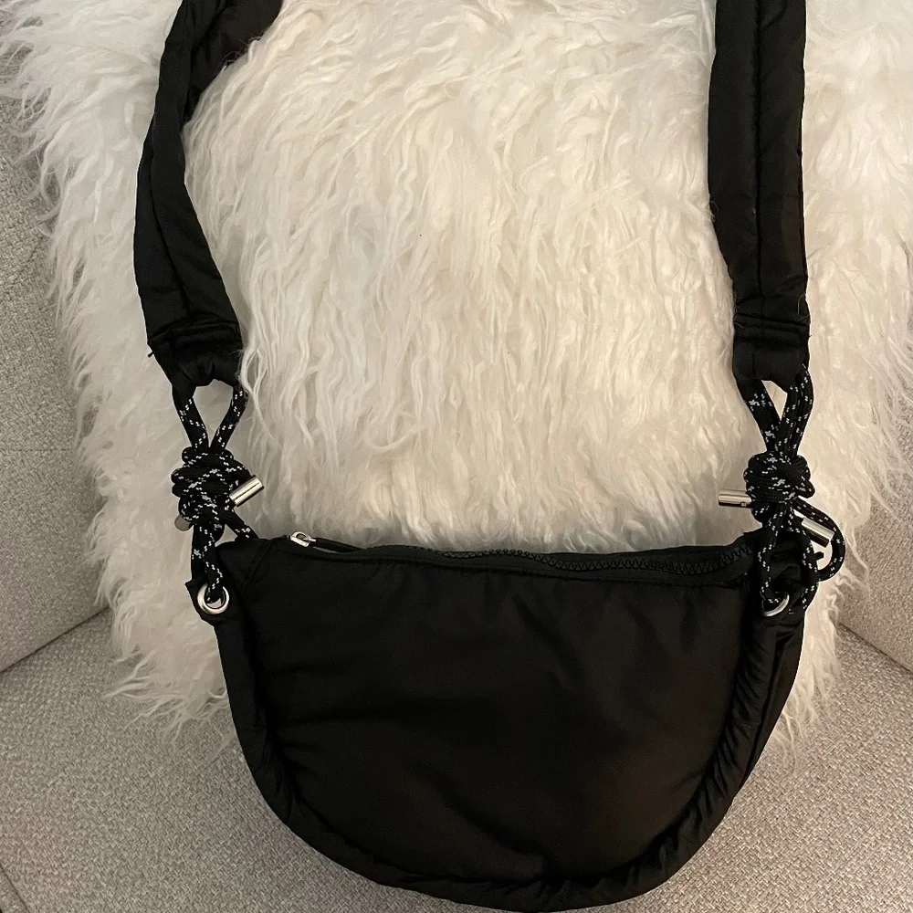 Mercer & Madison Black Crossbody with Pink Lining - Picture 1 of 9